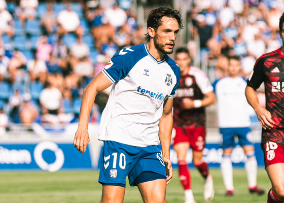 Primer fichaje en el Sporting de Gijón
