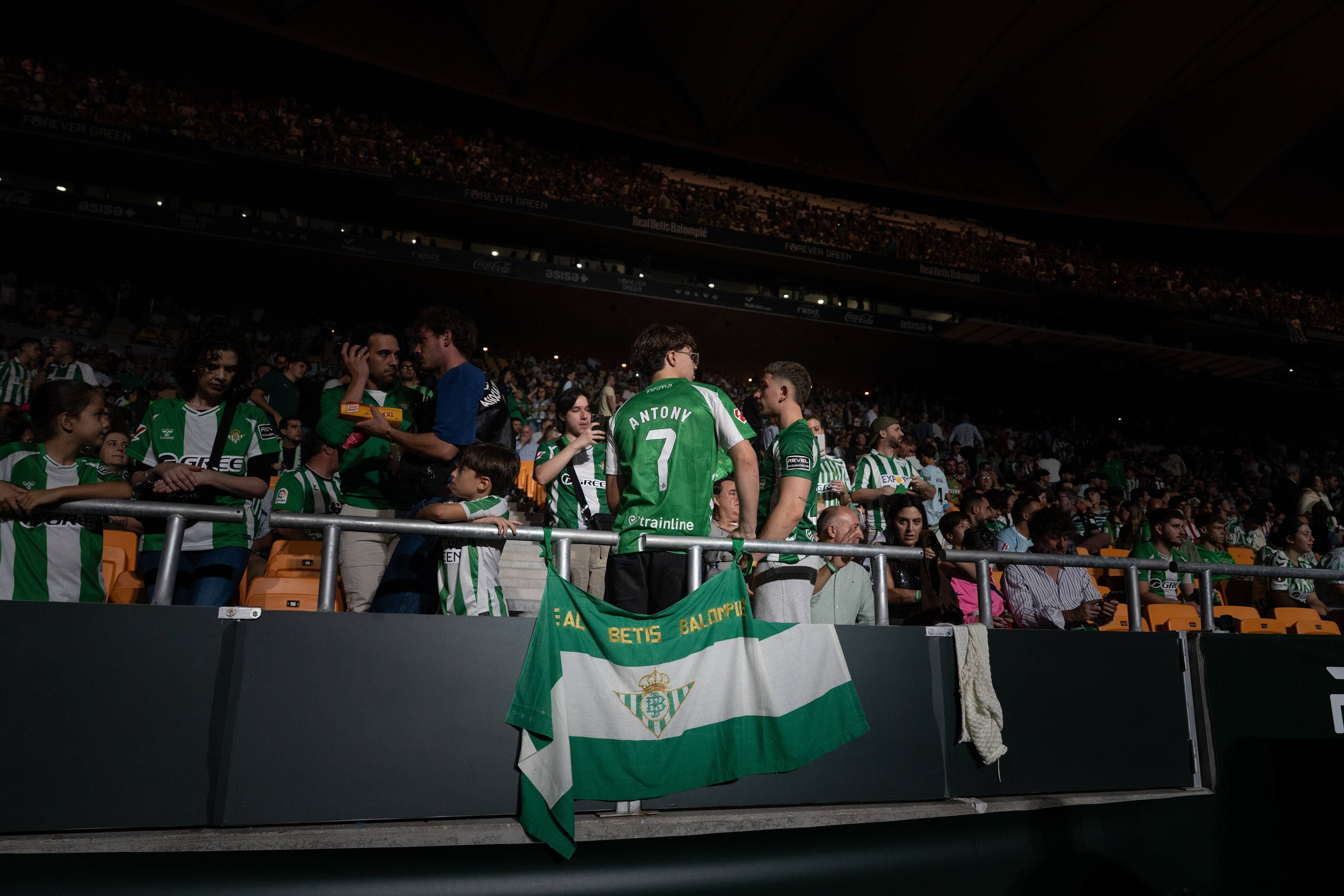 La afición del Betis asume las tres temporadas en La Cartuja