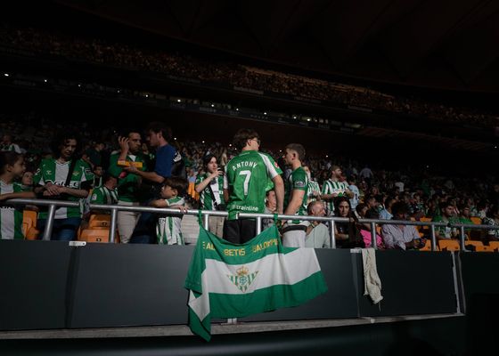 La afición del Betis asume las tres temporadas en La Cartuja