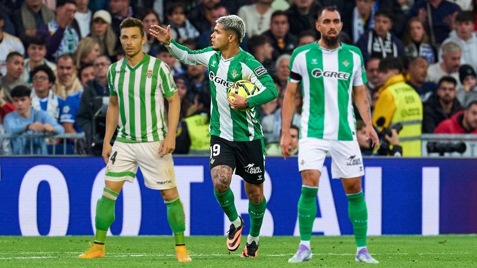 El problema del Betis con el nueve y la delantera