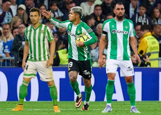 El problema del Betis con el nueve y la delantera
