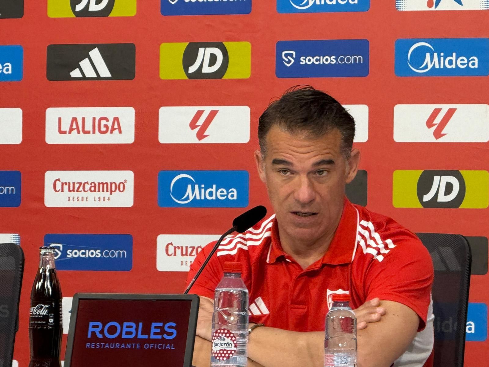 García Plaza no solo mira al Levante y el "paso brutal" que sería ganar para el Sevilla: "Así no vamos a perder"