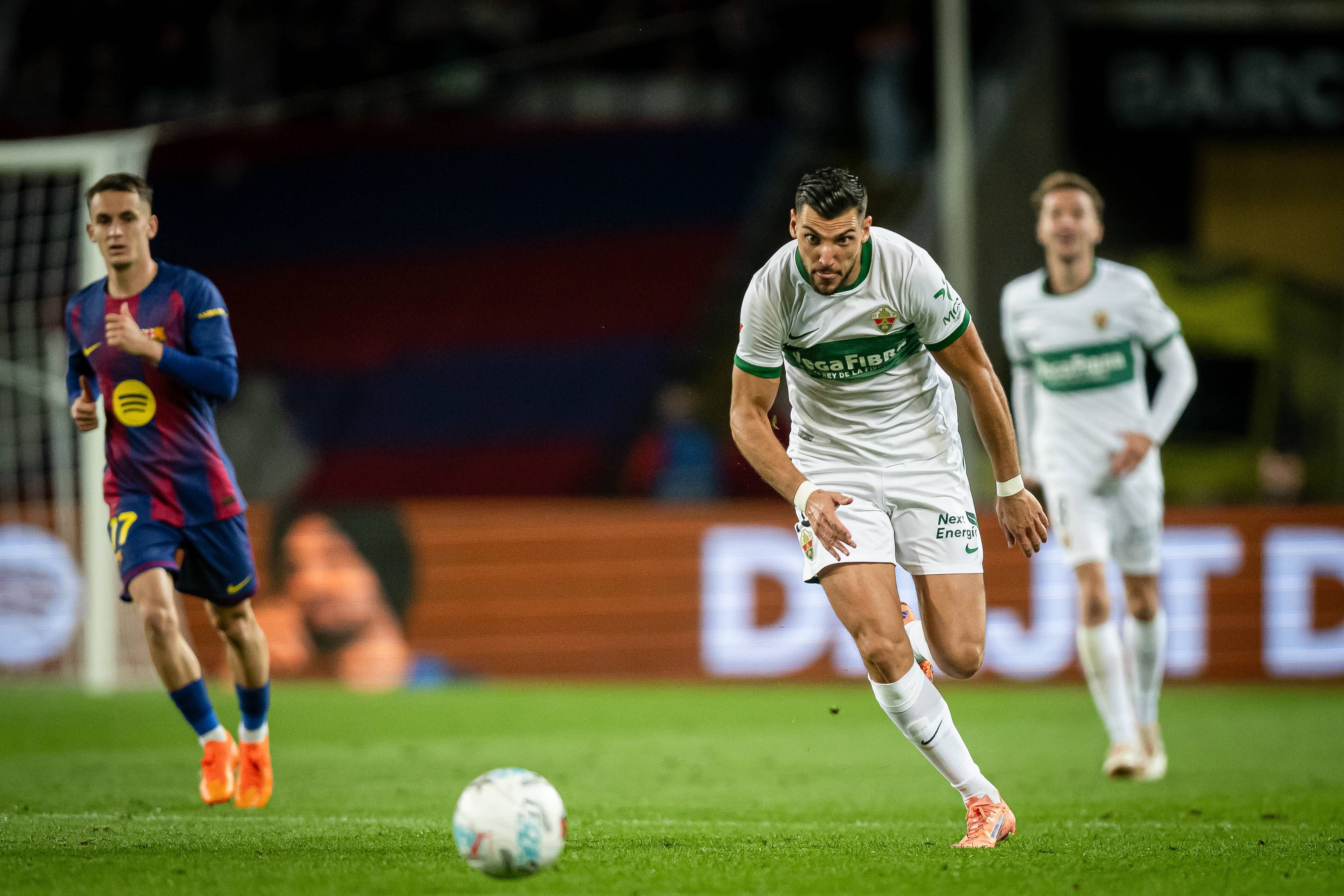 Sobre el momento de Rafa Mir y la Selección: "Es el mejor delantero que tiene el Sevilla, aunque juega en el Elche" 