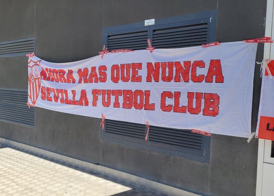 Emotiva llamada a filas de los Biris para que 'arda' el Sánchez-Pizjuán: "Dispuestos a morir para seguir viviendo"