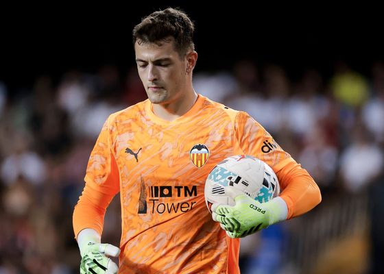 Agirrezabala, portero del Valencia, ante la visita en Copa del Athletic: "Las bajas los están lastrando, pero siguen siendo peligrosos"