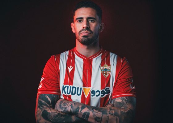 El Almería refuerza su delantera: Miguel de la Fuente llega cedido desde el Leganés
