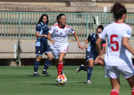 La buena sintonía de los fichajes da al Sevilla su primera alegría 