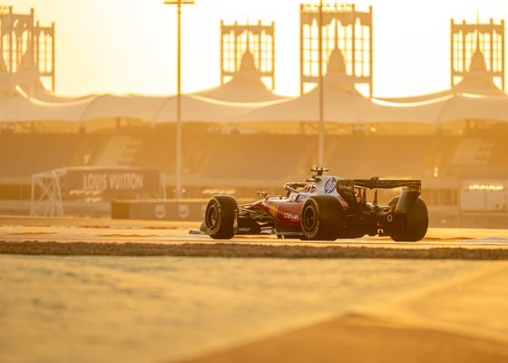 Ferrari termina volando, Mercedes acaba la pretemporada con dudas y el desastre de Aston Martin aumenta