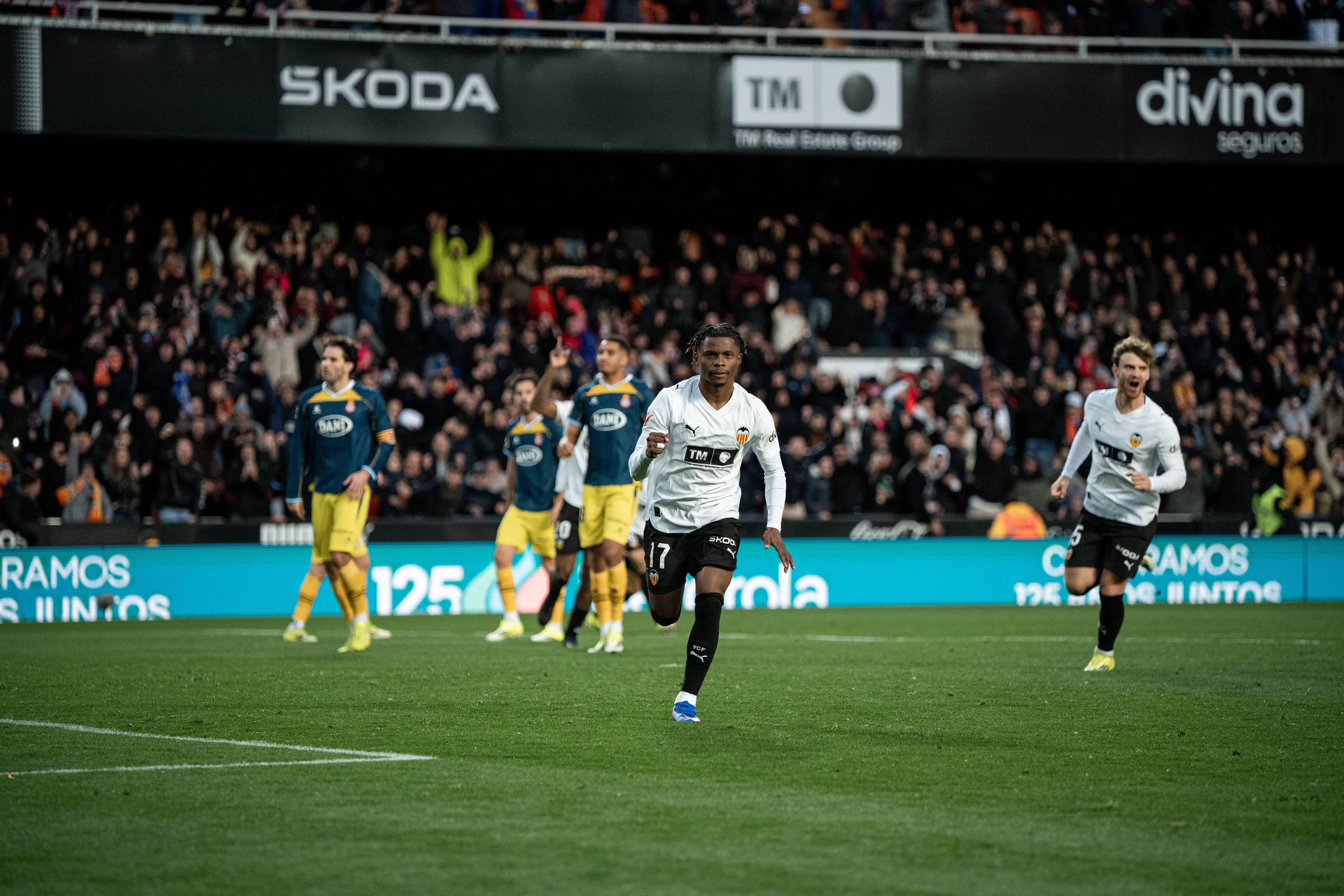 El CTA reconoce el grave error del VAR en el Valencia - Espanyol: el penalti debió ser anulado