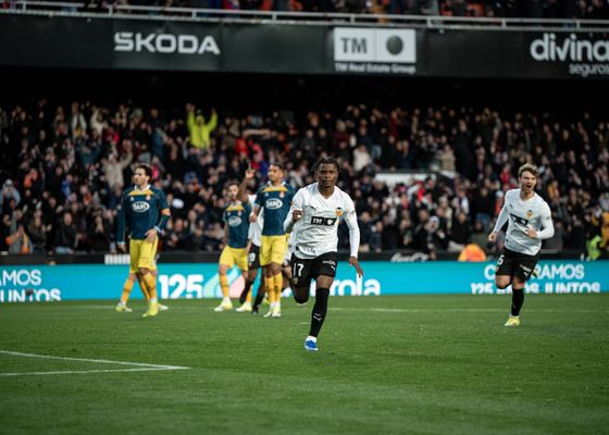 El CTA reconoce el grave error del VAR en el Valencia - Espanyol: el penalti debió ser anulado