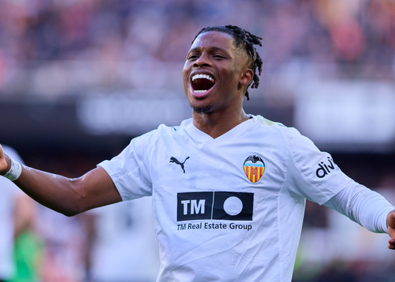 Valencia 1-0 Osasuna: Ramazani le da más aire a Corberán