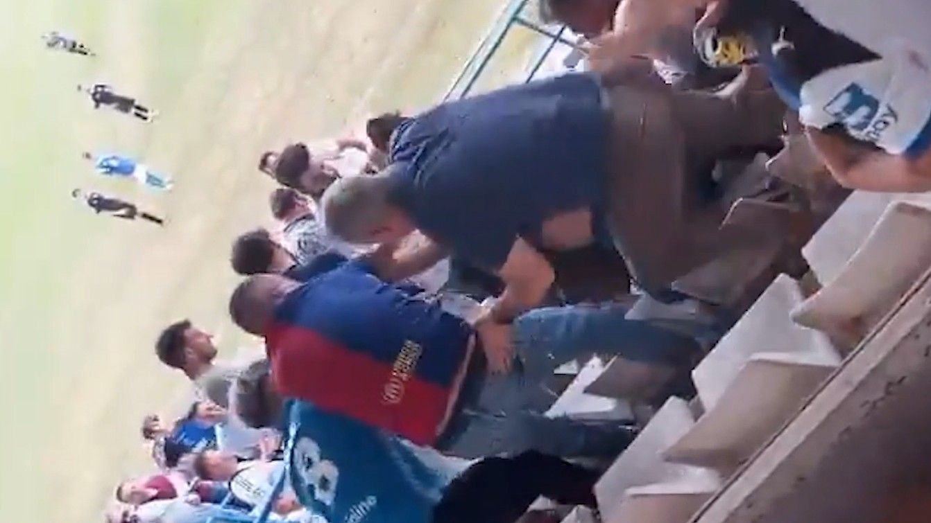 Brutal pelea entre aficionados del Écija y el Loreto