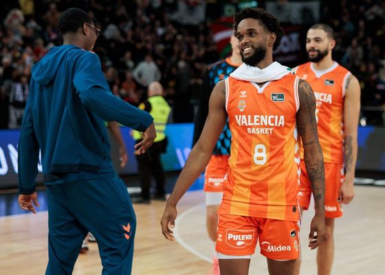 El Valencia Basket le brinda el triunfo al Roig Arena y el Barça sufre una 'dulce' derrota en El Pireo