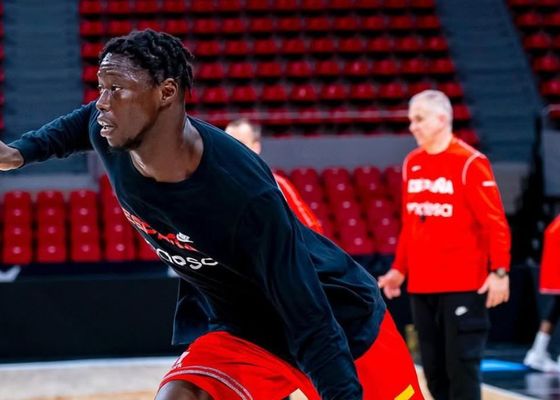 El español Eli John Ndiaye acaba la temporada sin estrenarse en la NBA