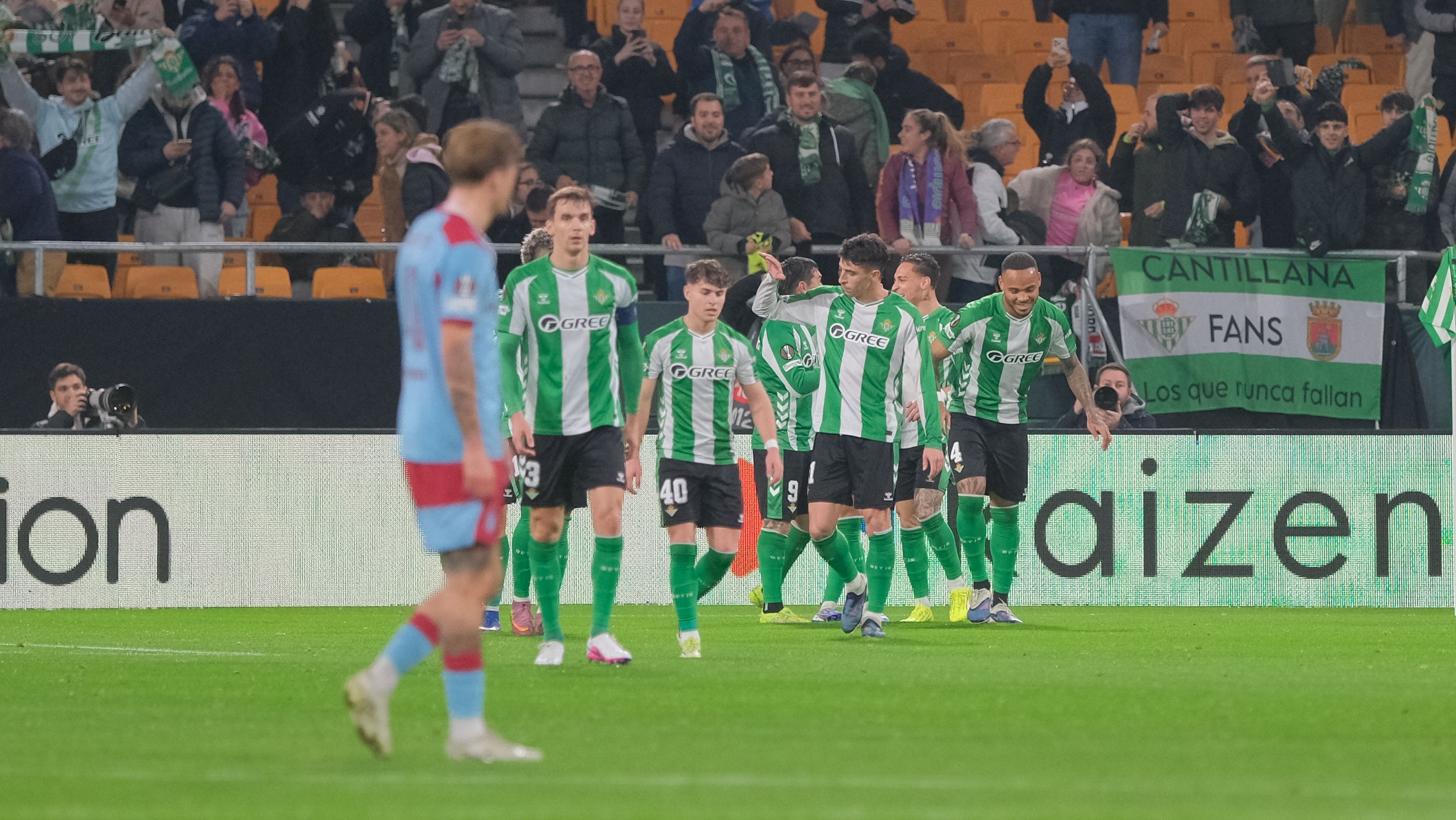 Betis 2-1 Feyenoord: Pau López sostiene para que Antony y Abde apuntillen