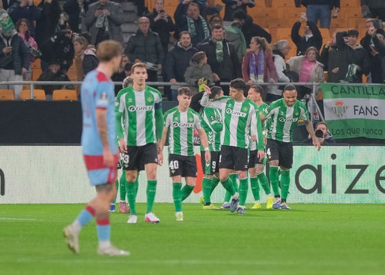 Betis 2-1 Feyenoord: Pau López sostiene para que Antony y Abde apuntillen