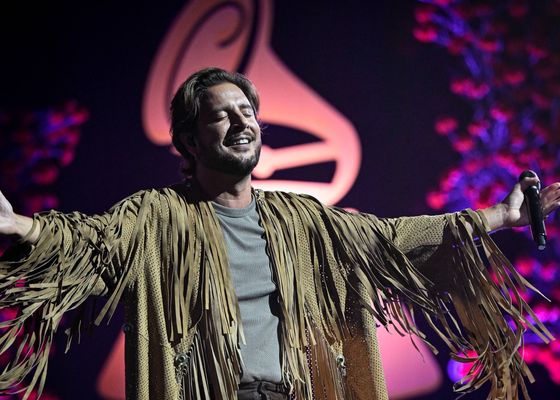 Manuel Carrasco 'atiza' a los Latin Grammy y defiende a Palestina
