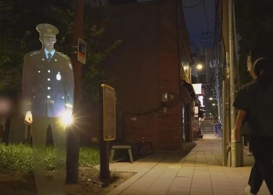 Un escenario de Black Mirror en Seúl: un policía holográfico para disuadir delitos