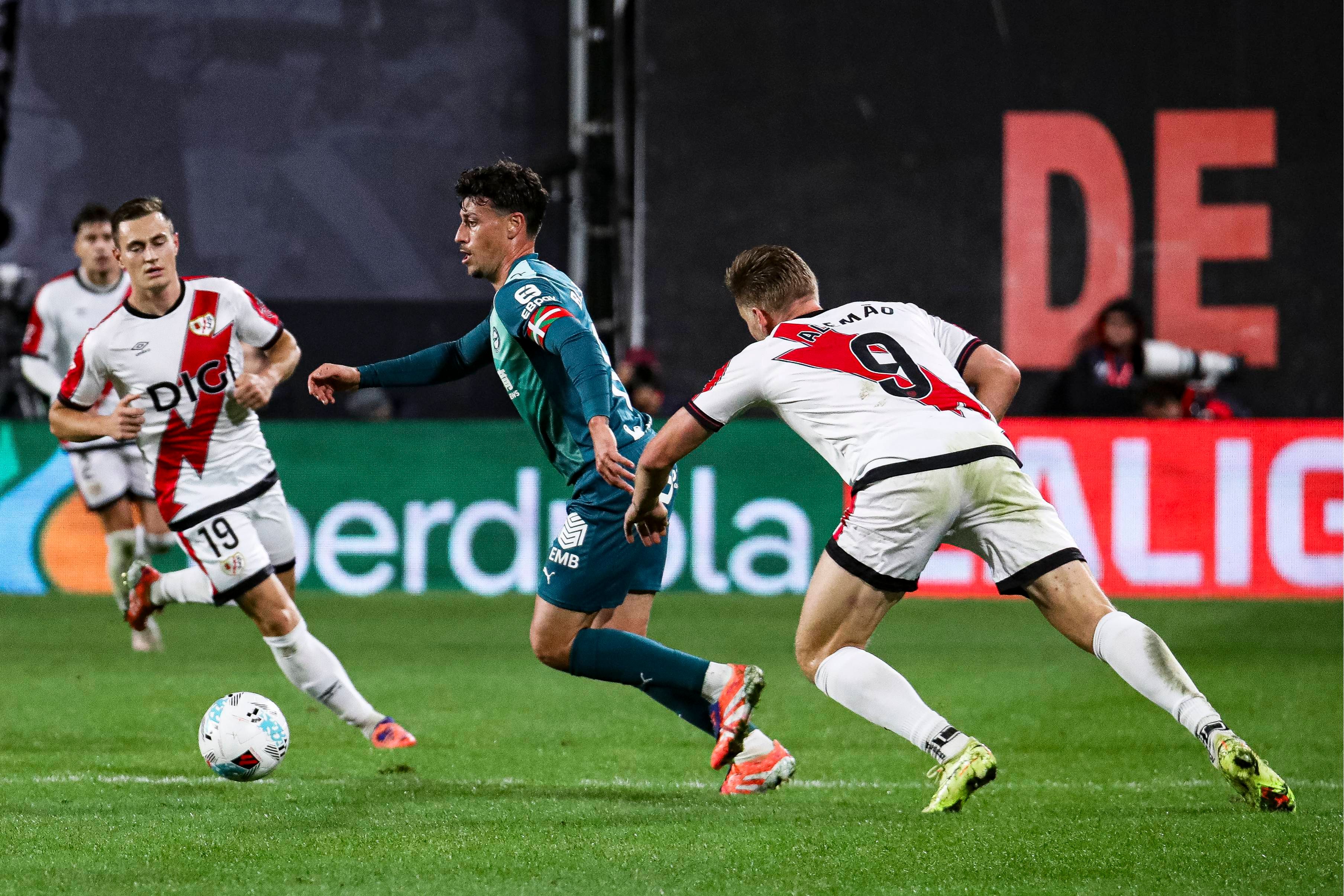 Rayo Vallecano 1-0 Alavés: Alemao da la primera victoria en Vallecas