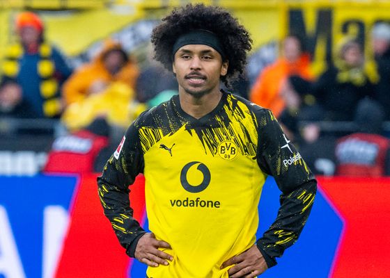 Adeyemi se pone en el mercado: el Dortmund baja su precio y apunta a la Premier