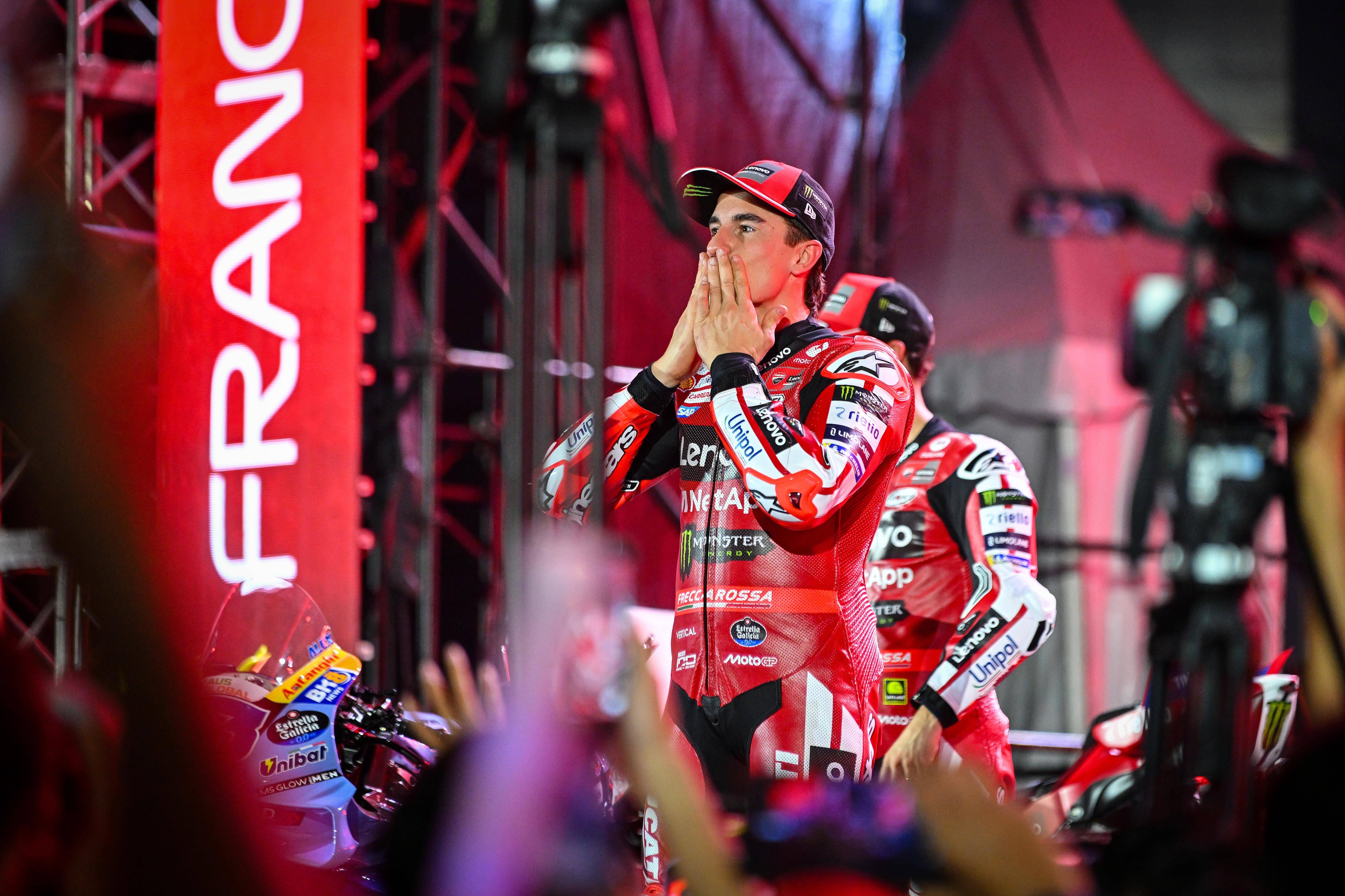 Stoner explica por qué nadie frenó a Marc Márquez: ''Todos le miraban como al jefe final''