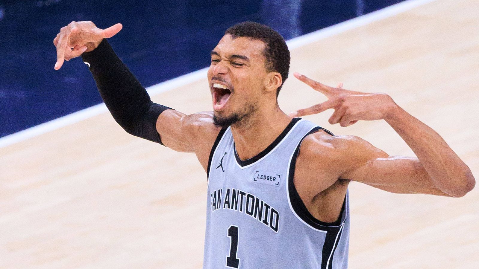 Wembanyama hace historia en su debut en los playoff con los Spurs