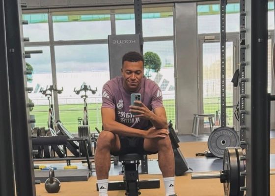 Mbappé muestra su trabajo de recuperación en el gimnasio