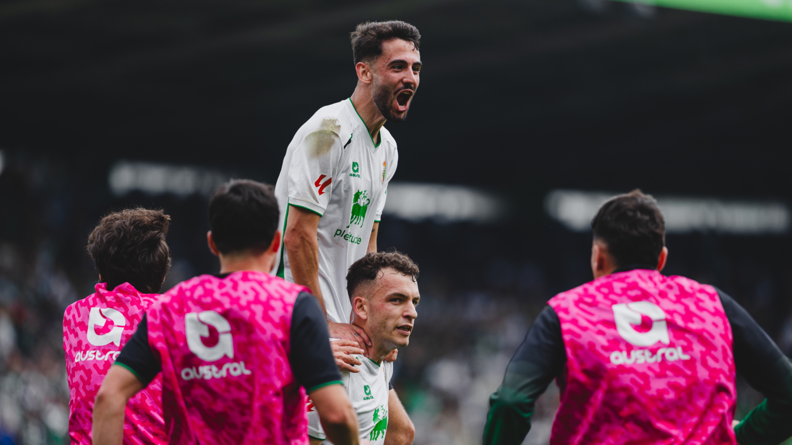 Así queda la clasificación de LaLiga Hypermotion tras los triunfos de Racing de Santander y Las Palmas y el tropiezo del Burgos