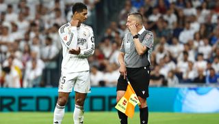 La ‘Ley Wenger’ desvirtúa la esencia del fútbol y lo convierte en puro entretenimiento