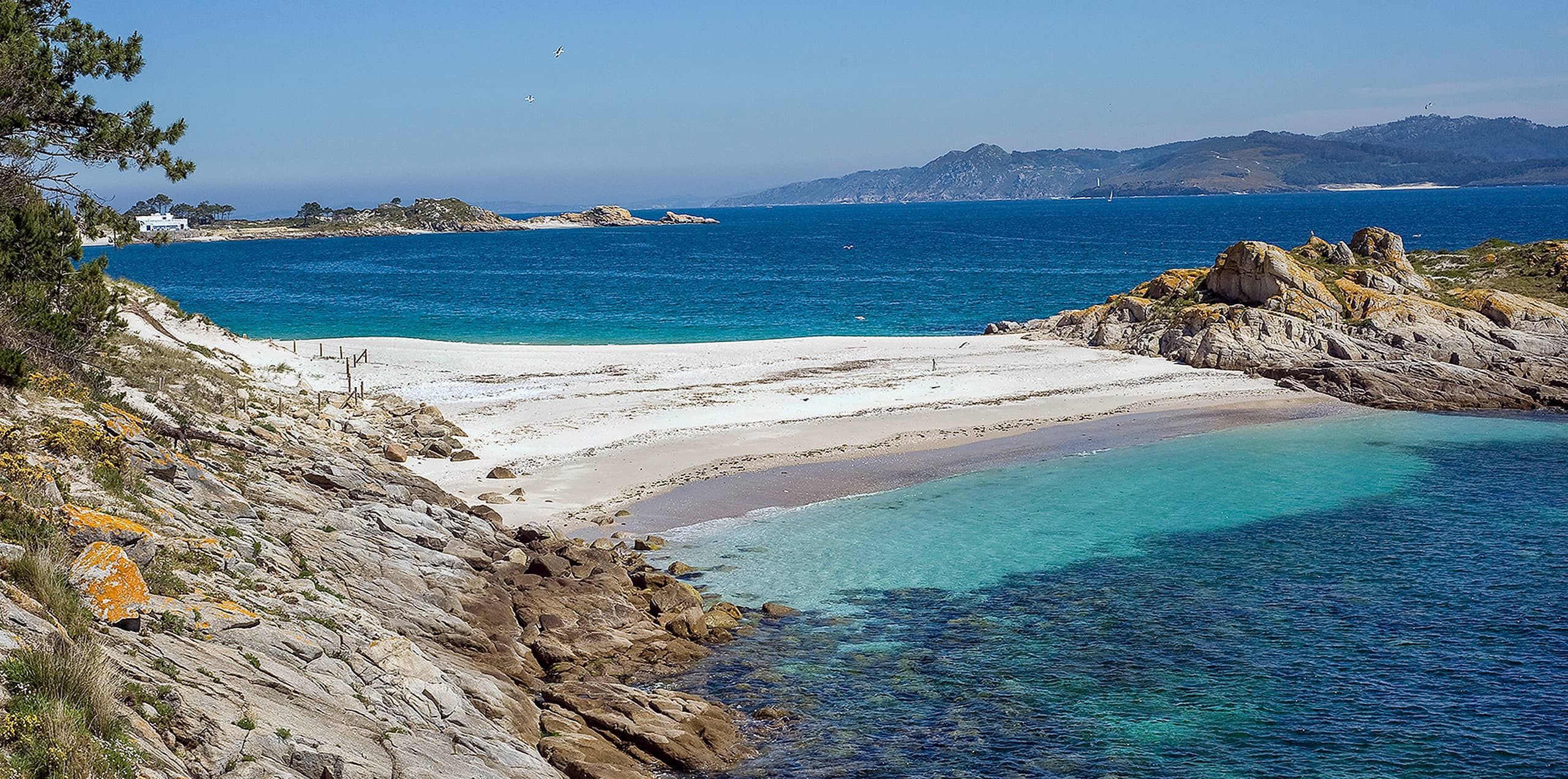 La playa española que parece el Caribe y que está reconocida como una de las 20 mejores del mundo