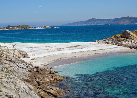 La playa española que parece el Caribe y que está reconocida como una de las 20 mejores del mundo