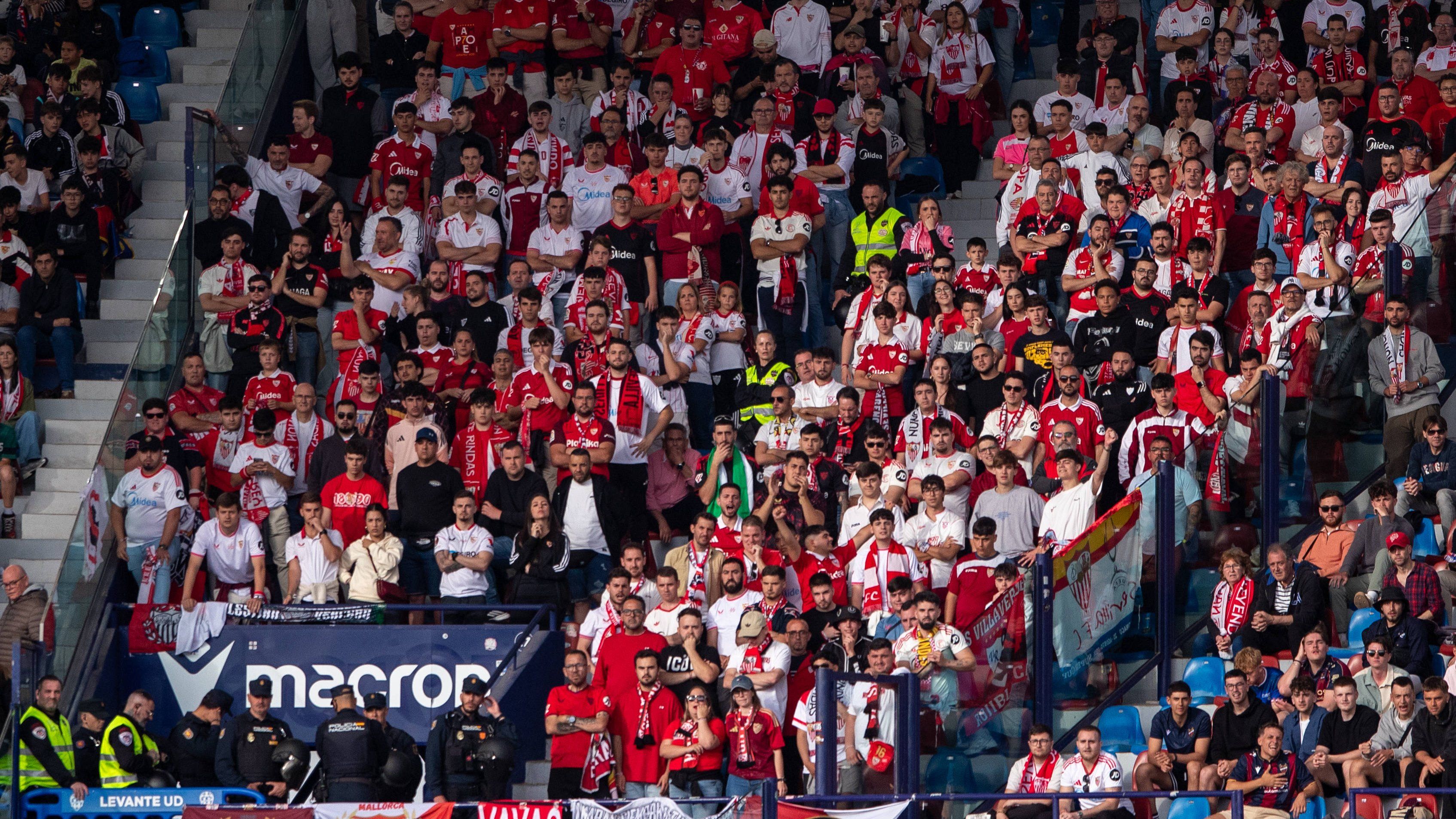 Nuevos abucheos e insultos en el Sevilla tras la derrota ante el Levante: tensión con Del Nido Carrasco