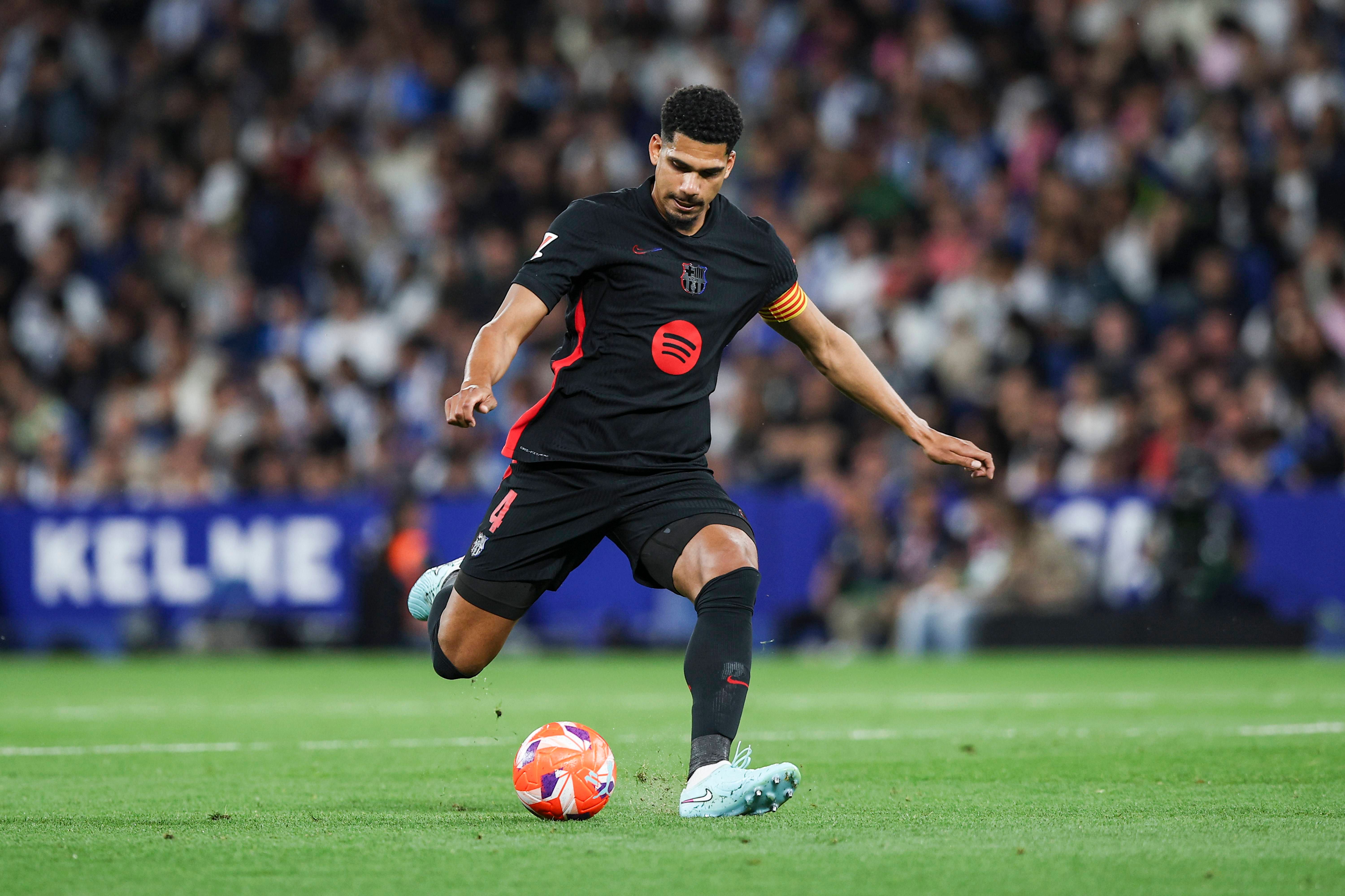 Apuntan a Ronald Araújo