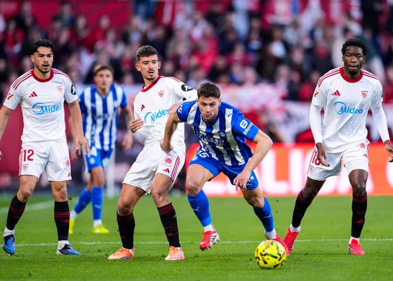 Sevilla 1-1 Alavés: Reparto de puntos en la tarde que Almeyda le plantó cara al arbitraje