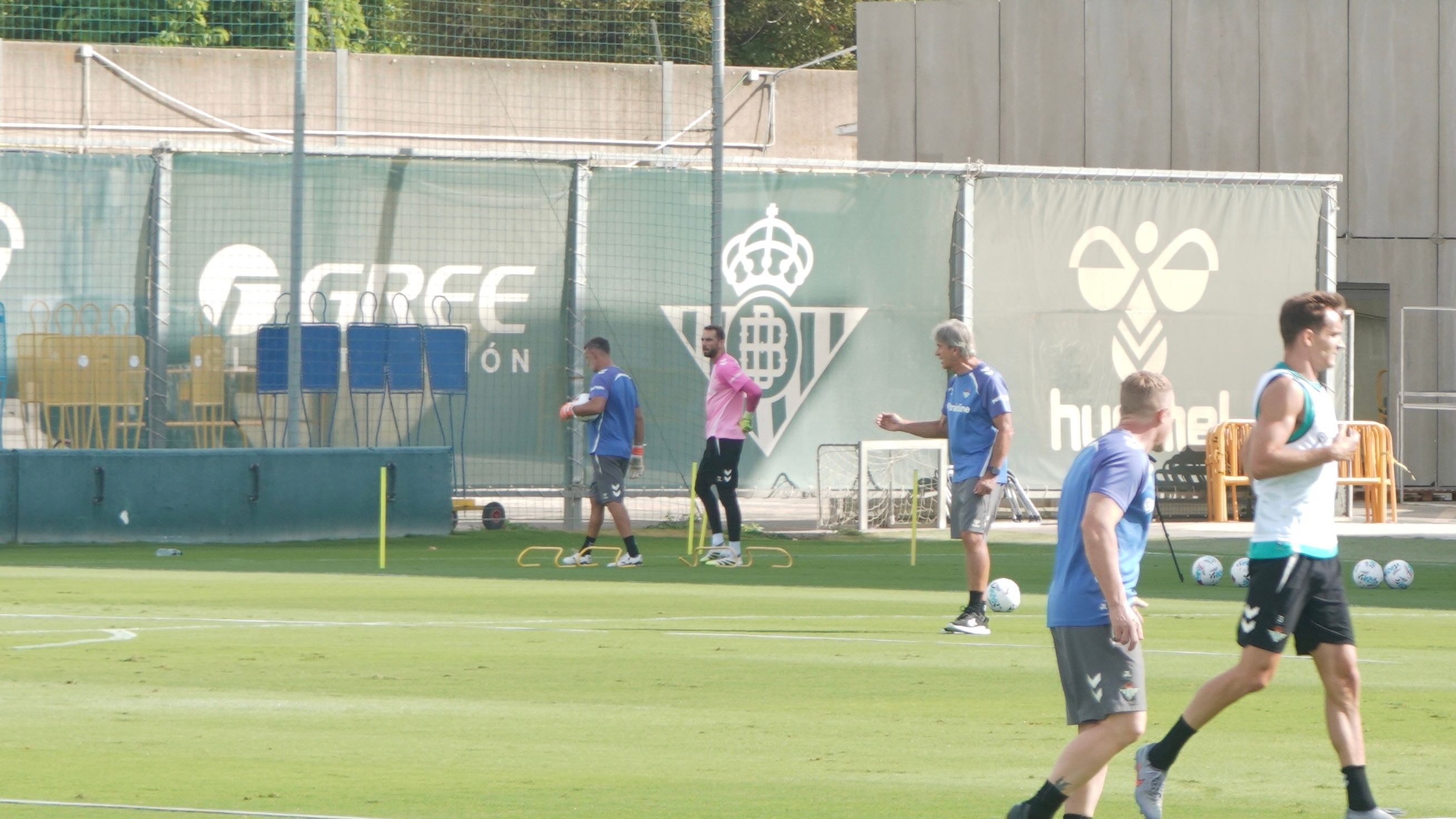 Pellegrini pone el foco en la transición y la definición; Pau López ya pisa césped