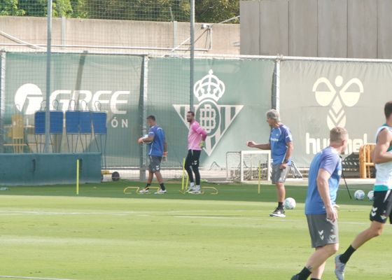 Pellegrini pone el foco en la transición y la definición; Pau López ya pisa césped