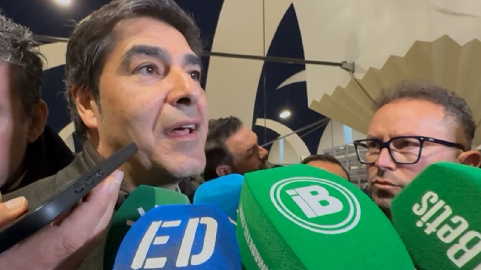 Ángel Haro confirma la continuidad de Pellegrini y niega que exista una cláusula para irse gratis a Chile: "En el Betis no hay debate" 