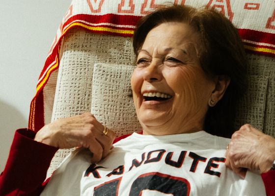 Remedios, la sevillista con Alzheimer que ha podido cumplir su sueño: un saludo de Kanouté