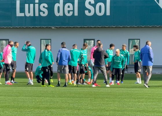 Una ausencia importante en una sesión con la presencia de Bakambu