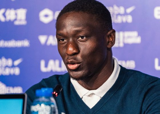 El Alavés presenta a su último fichaje: "Soy un rematador que juega en profundidad y trabaja mucho"