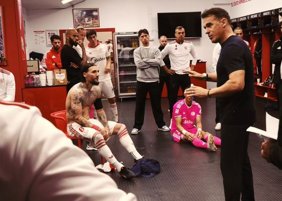 El enfado de García Plaza al descanso pese al 2-1: "Os quiero matar..."