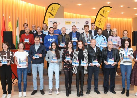 Rubén Álvarez y Remedios Pérez, distinguidos como mejores corredores sevillanos del Zurich Maratón de Sevilla