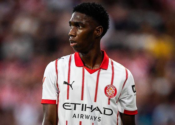 Asprilla no encuentra su lugar y el Girona se replantea su salida