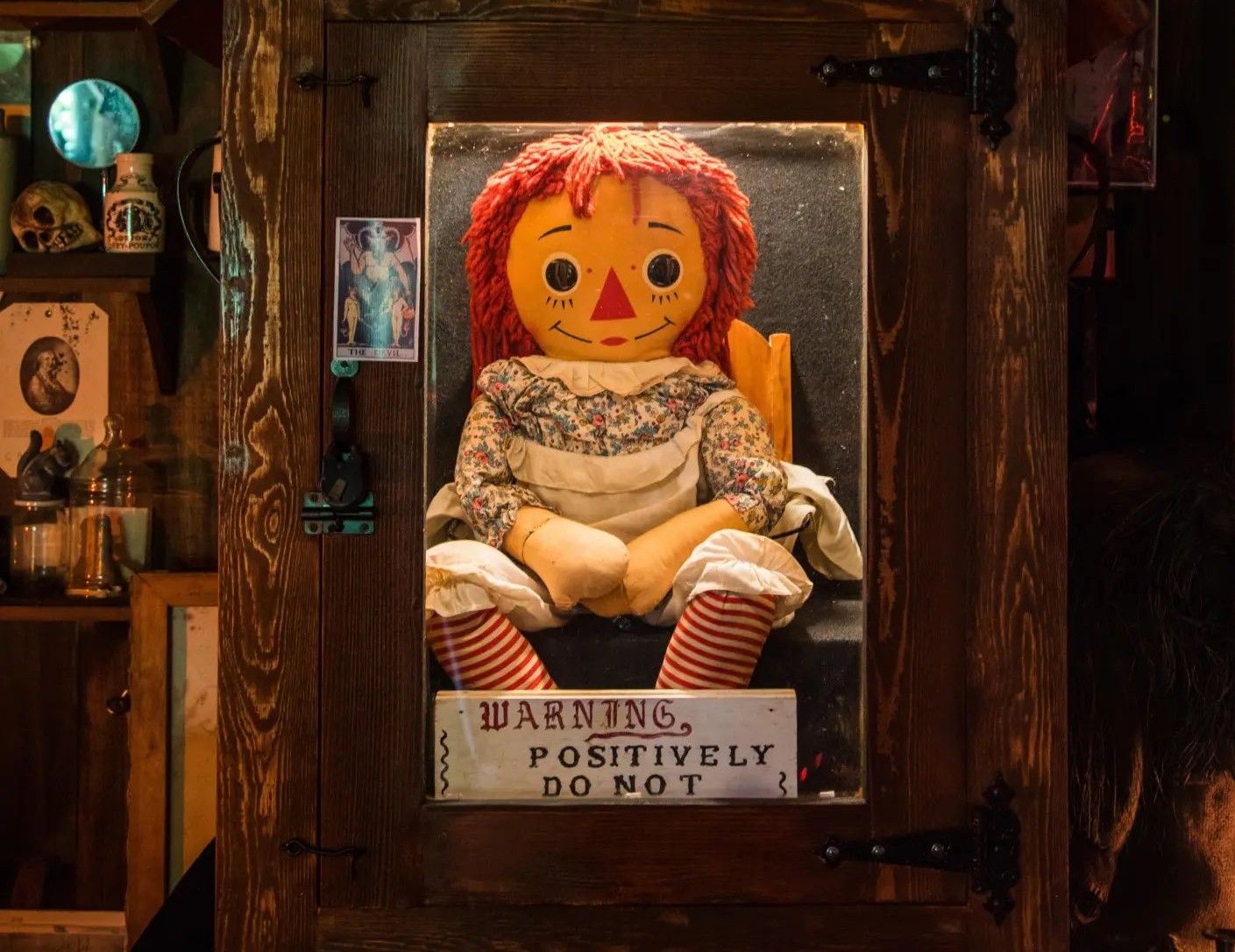 Sale a la luz la causa de la muerte del investigador que custodiaba a la muñeca Annabelle