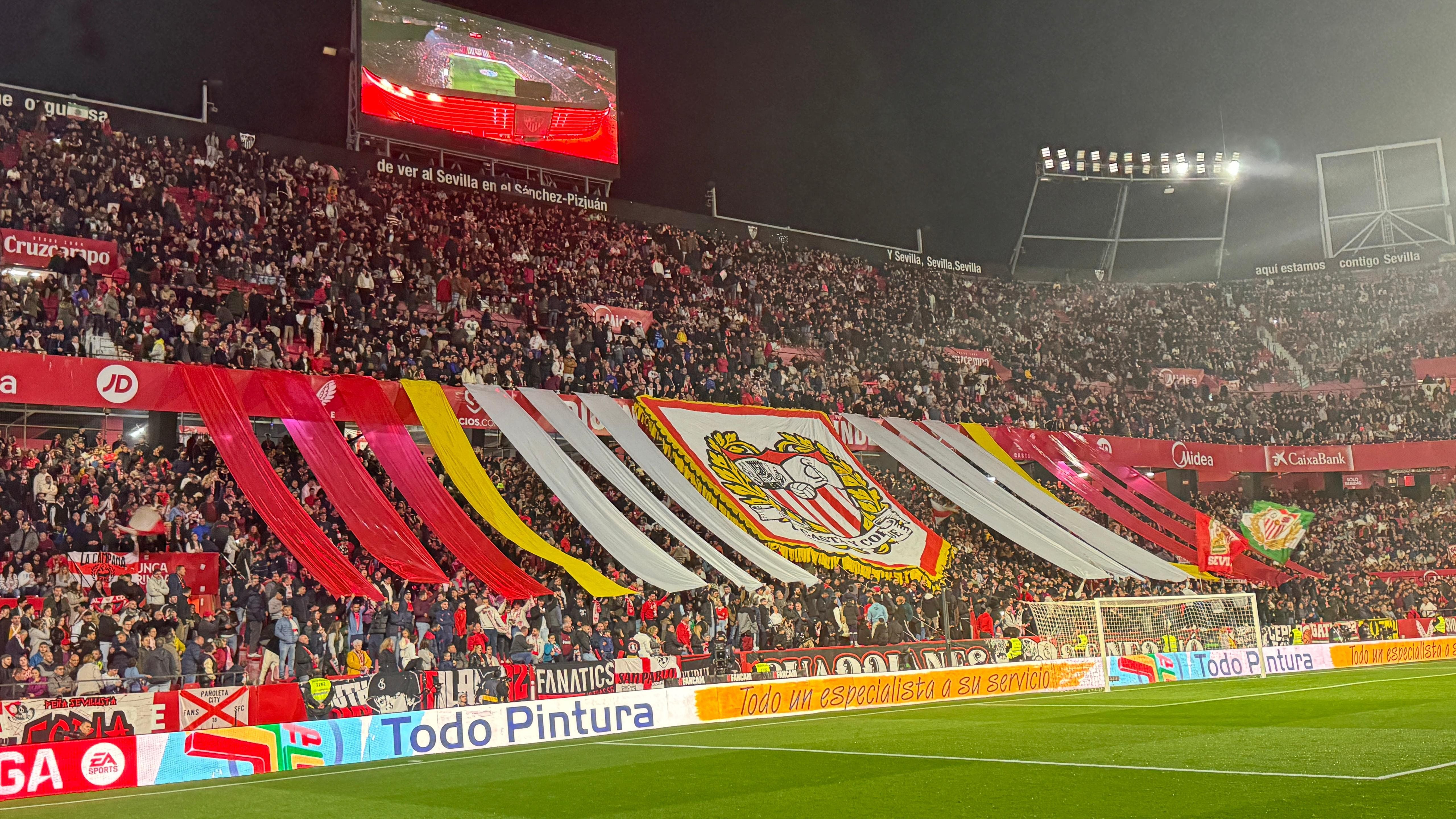 El sevillismo se gira hacia Víctor Orta tras el mercado de fichajes de invierno y pide su dimisión
