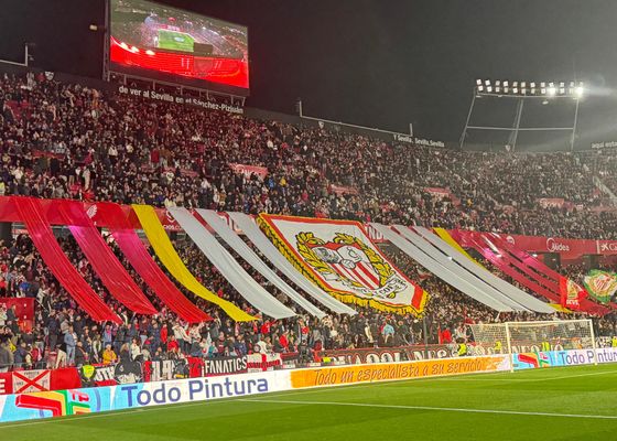 El sevillismo se gira hacia Víctor Orta tras el mercado de fichajes de invierno y pide su dimisión