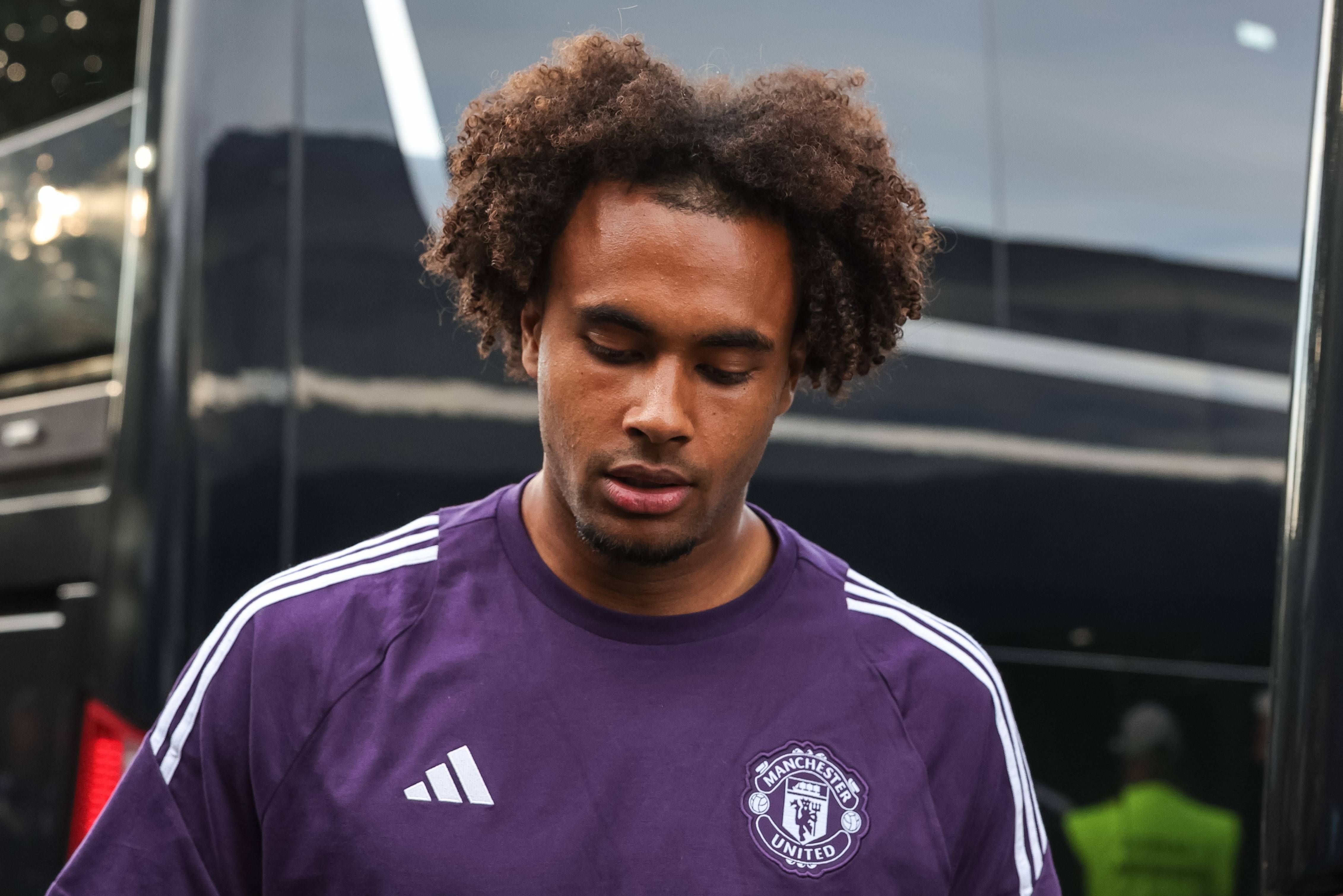 La Roma acelera por Joshua Zirkzee mientras el Manchester United duda sobre su futuro