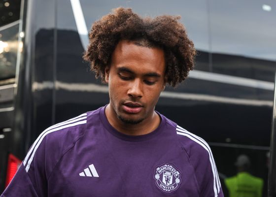 La Roma acelera por Joshua Zirkzee mientras el Manchester United duda sobre su futuro