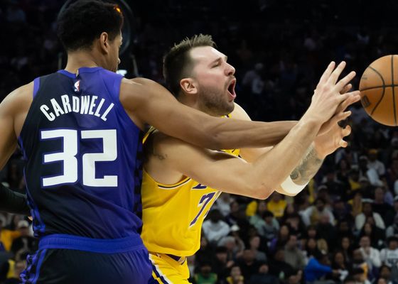 Luka Doncic desespera, Cooper Flagg saca músculo y Joel Embiid recupera la sonrisa