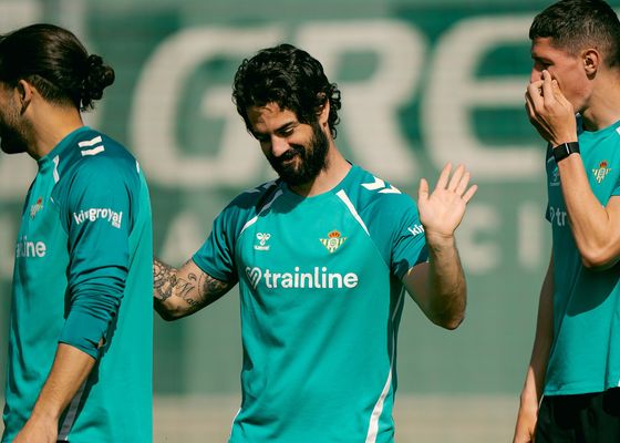 Cinco bajas y un lío confirmado en la lista del Betis para Braga